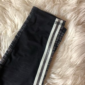 Abercrombie & Fitch Pants - A&F Leggings worn once Abercrombie & Fitch Pants - A&F Leggings worn once